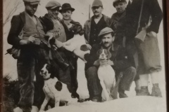 PRIMO A SINISTRA POCCHIOLA VITER GIUSEPPE, ACCOVACCIATO CON IL CANE BERTOLOTTI BIANCH GIOVANNI